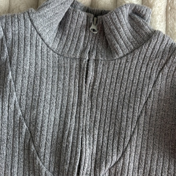 Quarter zip top - Picture 2 of 2